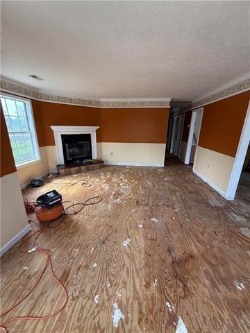 208 Ridge RD, Poquoson, VA 23662