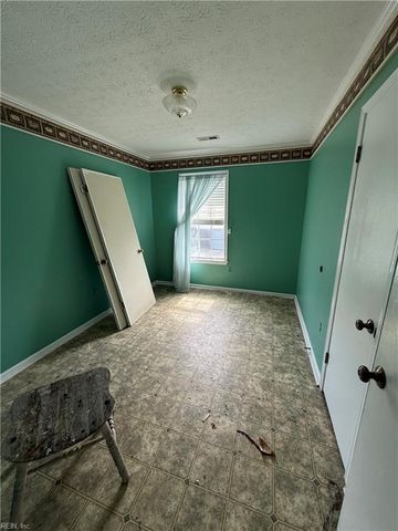208 Ridge RD, Poquoson, VA 23662