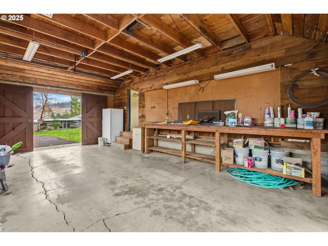 37308 HIGHWAY 58, Pleasant Hill, OR 97455