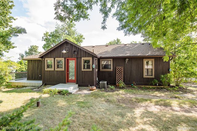 3847 Jackson Boulevard, White Lake Charter Township, MI 48383