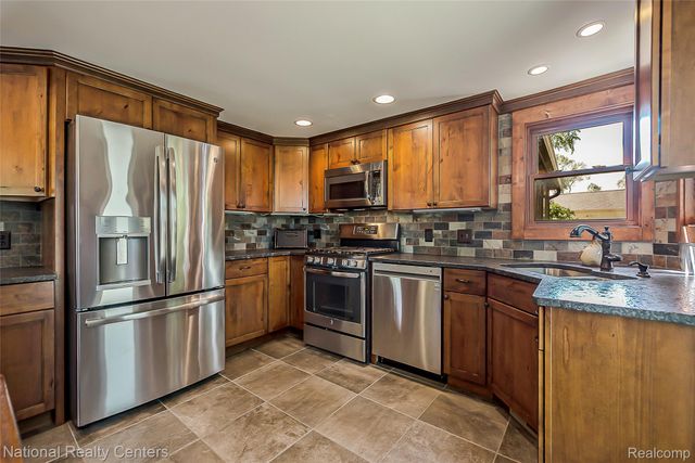 3847 Jackson Boulevard, White Lake Charter Township, MI 48383