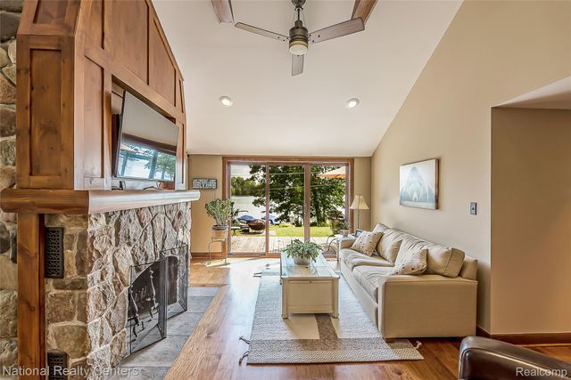 3847 Jackson Boulevard, White Lake Charter Township, MI 48383