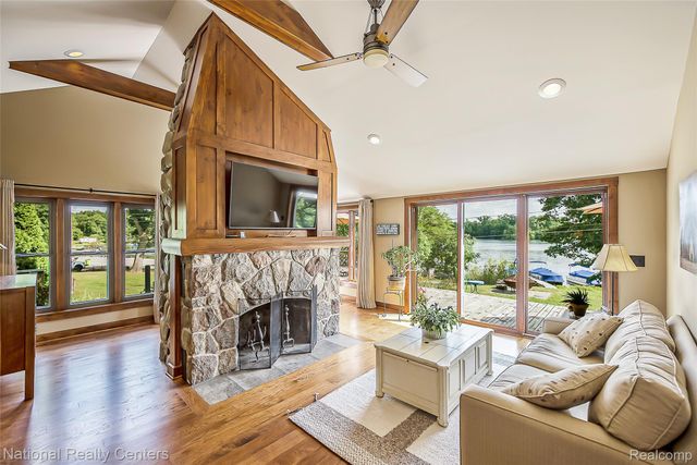 3847 Jackson Boulevard, White Lake Charter Township, MI 48383