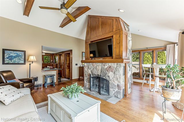 3847 Jackson Boulevard, White Lake Charter Township, MI 48383
