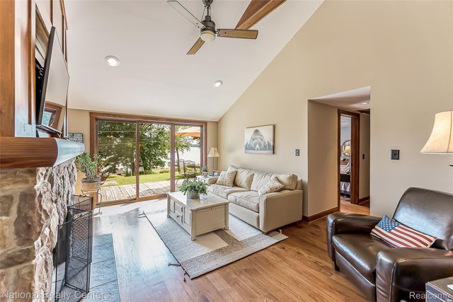3847 Jackson Boulevard, White Lake Charter Township, MI 48383