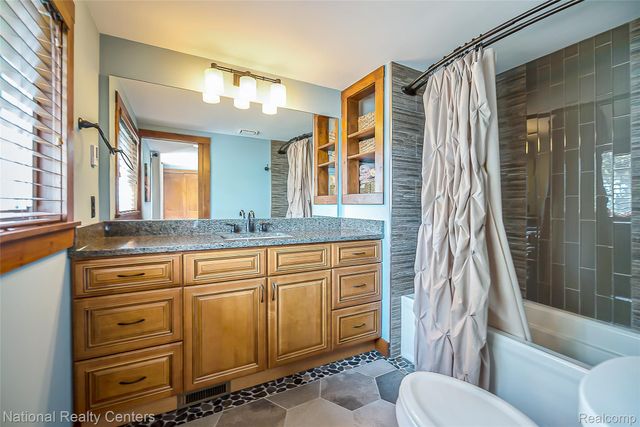3847 Jackson Boulevard, White Lake Charter Township, MI 48383