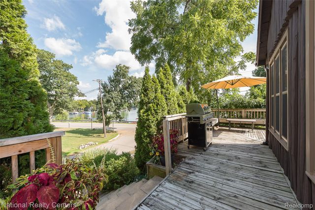 3847 Jackson Boulevard, White Lake Charter Township, MI 48383