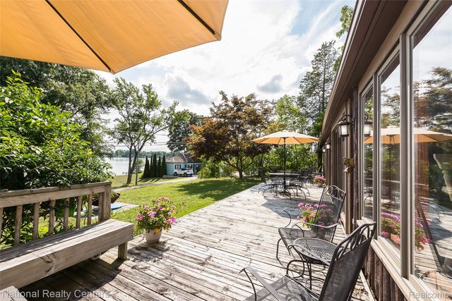 3847 Jackson Boulevard, White Lake Charter Township, MI 48383