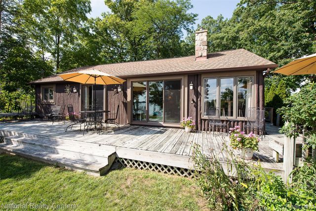 3847 Jackson Boulevard, White Lake Charter Township, MI 48383
