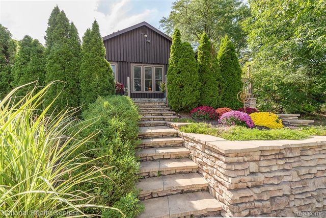 3847 Jackson Boulevard, White Lake Charter Township, MI 48383