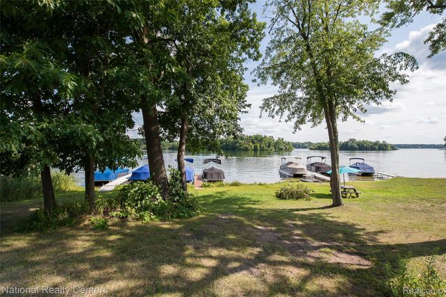 3847 Jackson Boulevard, White Lake Charter Township, MI 48383