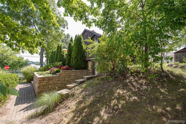 3847 Jackson Boulevard, White Lake Charter Township, MI 48383
