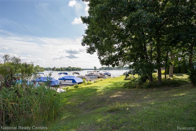 3847 Jackson Boulevard, White Lake Charter Township, MI 48383