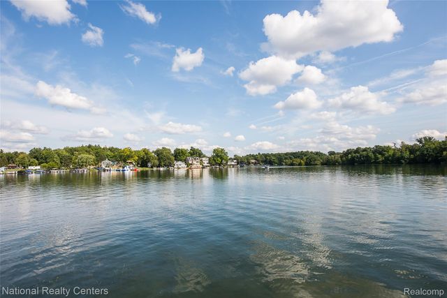 3847 Jackson Boulevard, White Lake Charter Township, MI 48383