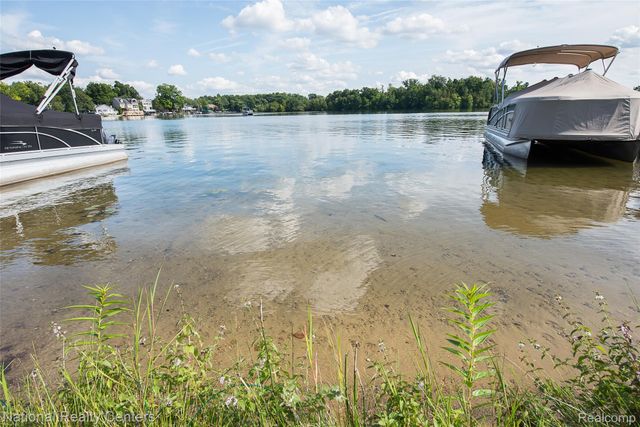 3847 Jackson Boulevard, White Lake Charter Township, MI 48383