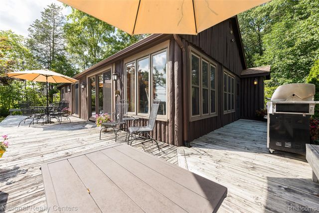 3847 Jackson Boulevard, White Lake Charter Township, MI 48383