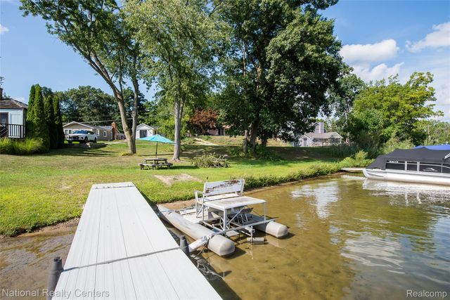 3847 Jackson Boulevard, White Lake Charter Township, MI 48383