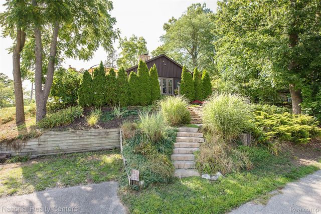 3847 Jackson Boulevard, White Lake Charter Township, MI 48383