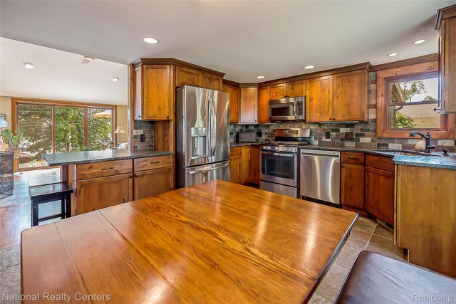 3847 Jackson Boulevard, White Lake Charter Township, MI 48383
