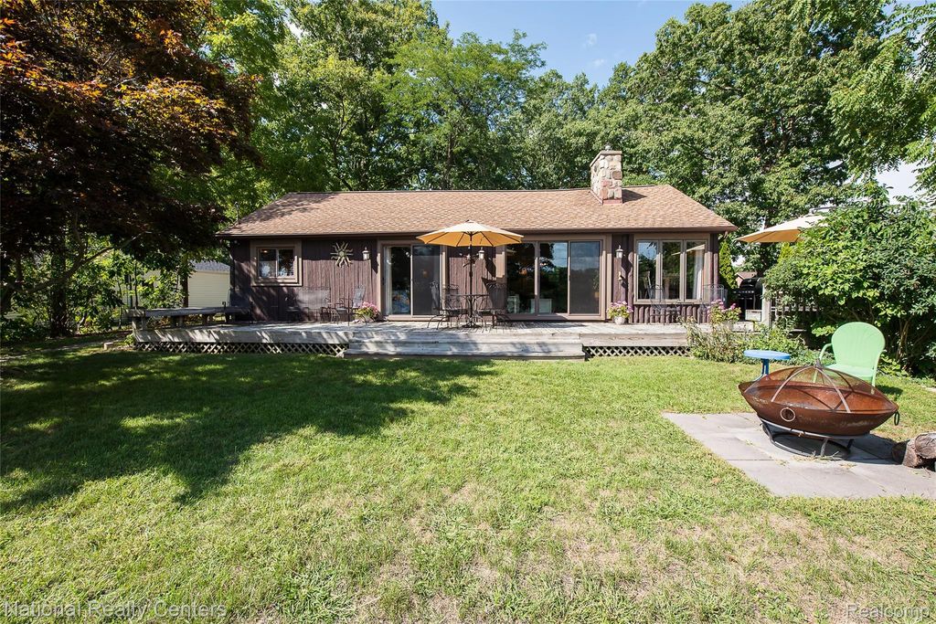 3847 Jackson Boulevard, White Lake Charter Township, MI 48383