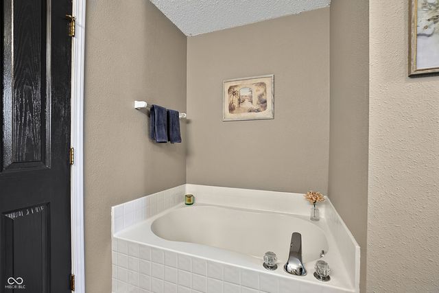 19406 Rocky Beach Drive, Noblesville, IN 46062