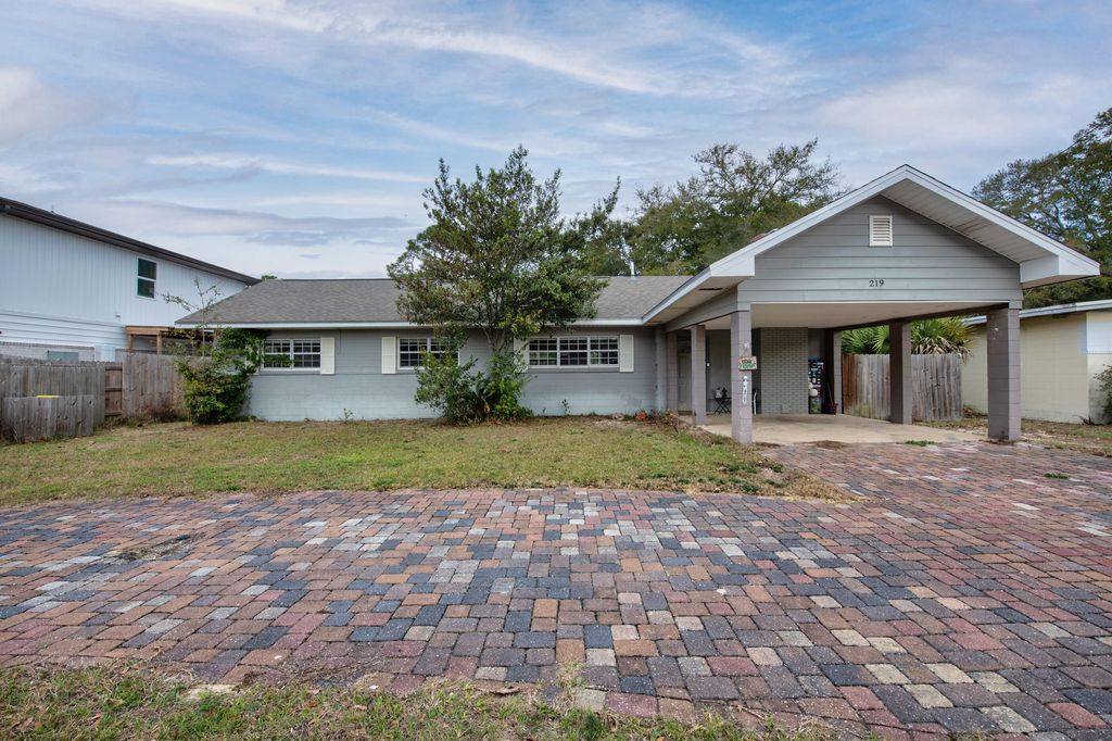 219 NE California Drive, Fort Walton Beach, FL 32548