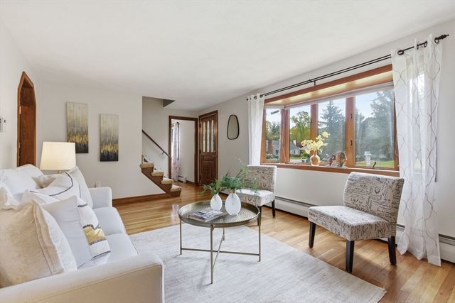 3 Juniper St, Burlington, MA 01803
