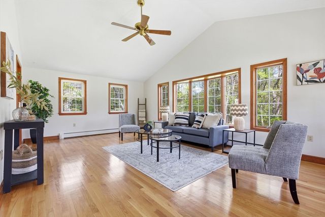 3 Juniper St, Burlington, MA 01803