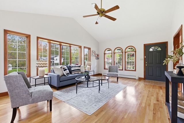 3 Juniper St, Burlington, MA 01803
