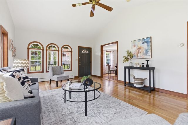 3 Juniper St, Burlington, MA 01803