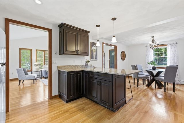 3 Juniper St, Burlington, MA 01803