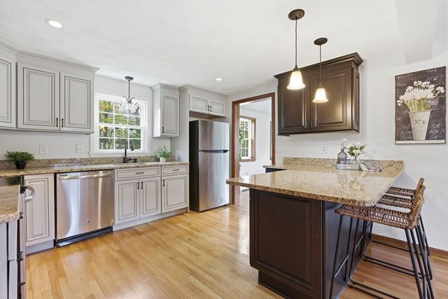 3 Juniper St, Burlington, MA 01803