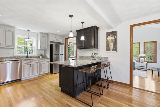 3 Juniper St, Burlington, MA 01803