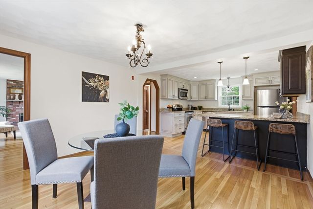 3 Juniper St, Burlington, MA 01803