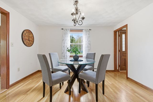 3 Juniper St, Burlington, MA 01803