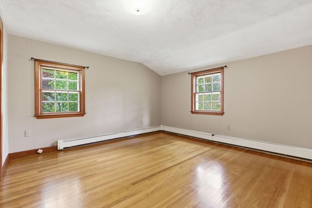 3 Juniper St, Burlington, MA 01803