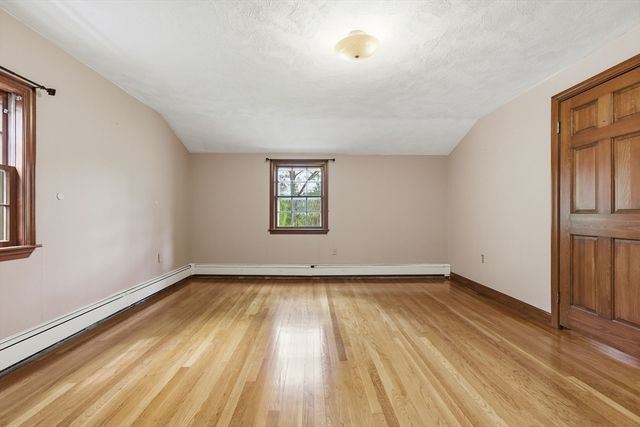 3 Juniper St, Burlington, MA 01803