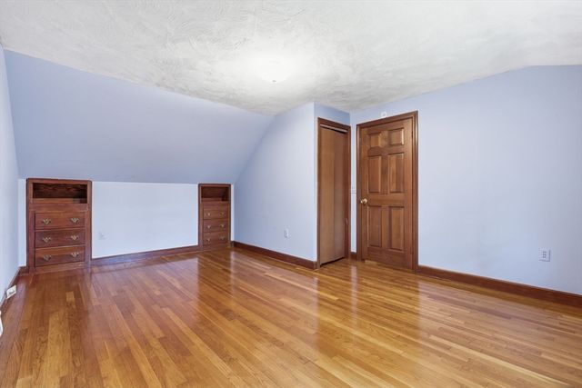 3 Juniper St, Burlington, MA 01803