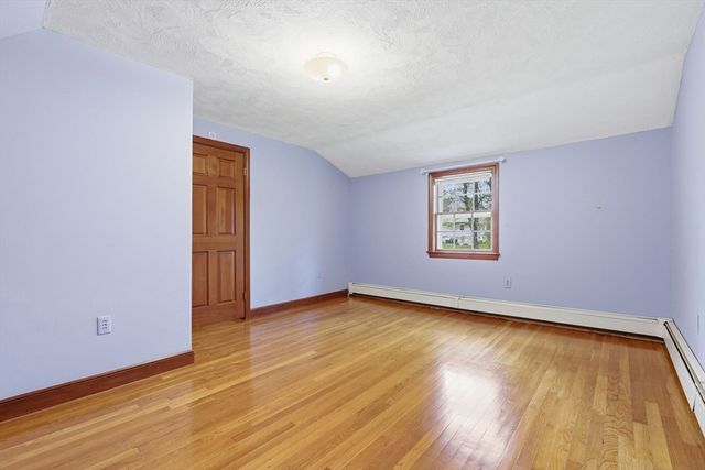 3 Juniper St, Burlington, MA 01803