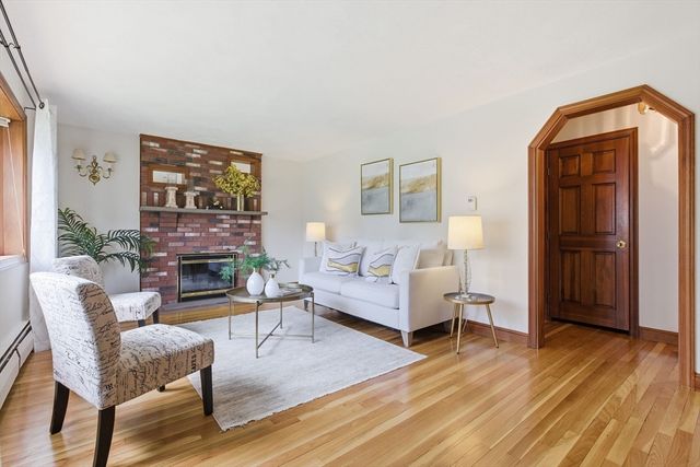 3 Juniper St, Burlington, MA 01803