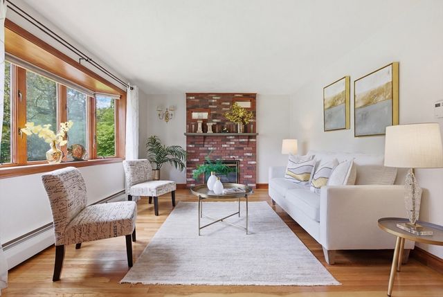3 Juniper St, Burlington, MA 01803