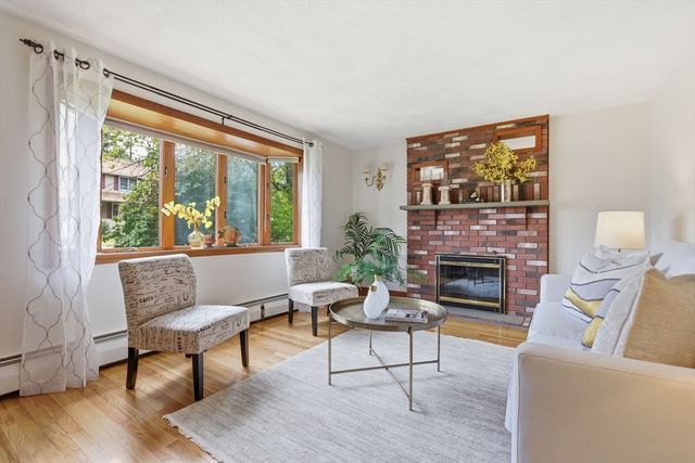 3 Juniper St, Burlington, MA 01803