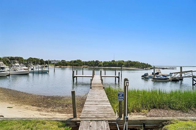 35 c Gardners Lane Main House, Hampton Bays, NY 11946