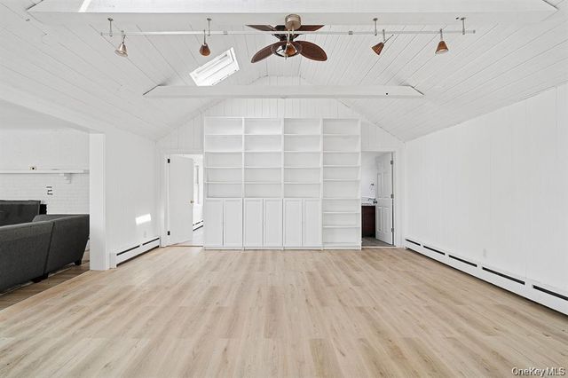 35 c Gardners Lane Main House, Hampton Bays, NY 11946