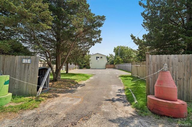 35 c Gardners Lane Main House, Hampton Bays, NY 11946