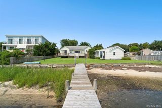 35 c Gardners Lane Main House, Hampton Bays, NY 11946