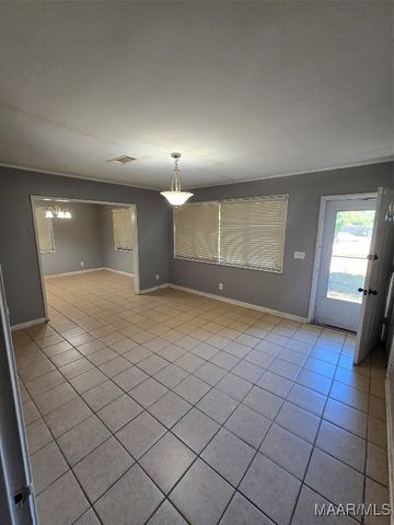 905 Crawford Street, Tuskegee, AL 36083