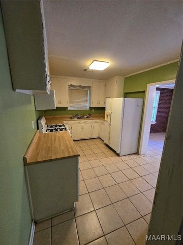 905 Crawford Street, Tuskegee, AL 36083