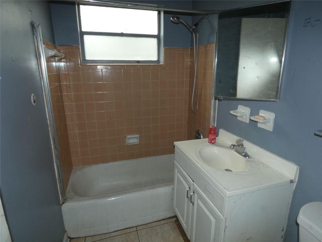 82 Tortuga Road, Palm Springs, FL 33461