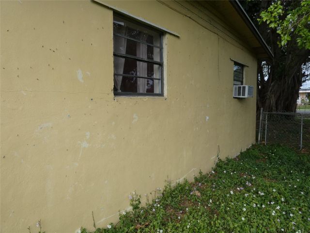 82 Tortuga Road, Palm Springs, FL 33461